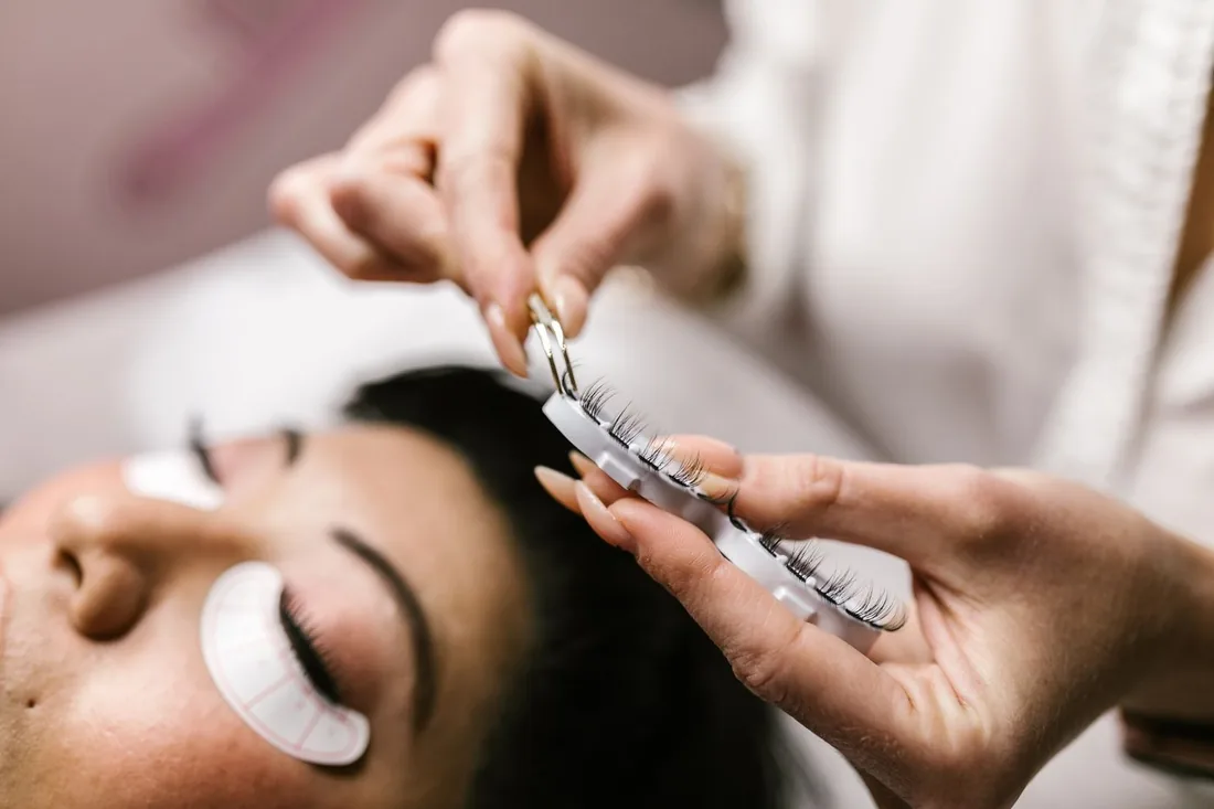 Choosing a lash length and curl from a tray during a consultation